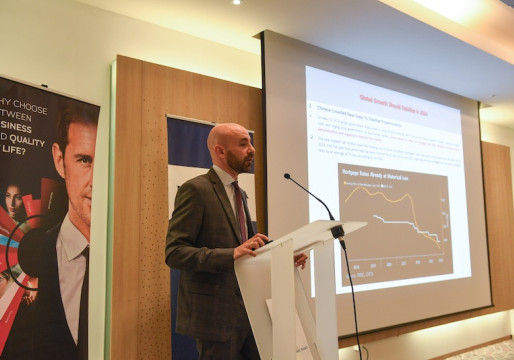 Conférence MEB - Monterra Wealth Management : Christophe Barraud envisage une croissance mondiale  stabilisée malgré les risques